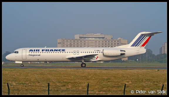 1002045 AirFranceByRegional F100 F-GNLI CDG 09082003